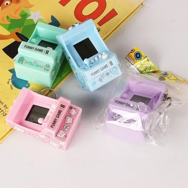 Retro Gaming Universe - 子供のためのミニポケット電子ハンドヘルドコンソール,ポータブルキーホルダーリング,26の組み込みクラシックゲーム,おもちゃ,ゲーム機